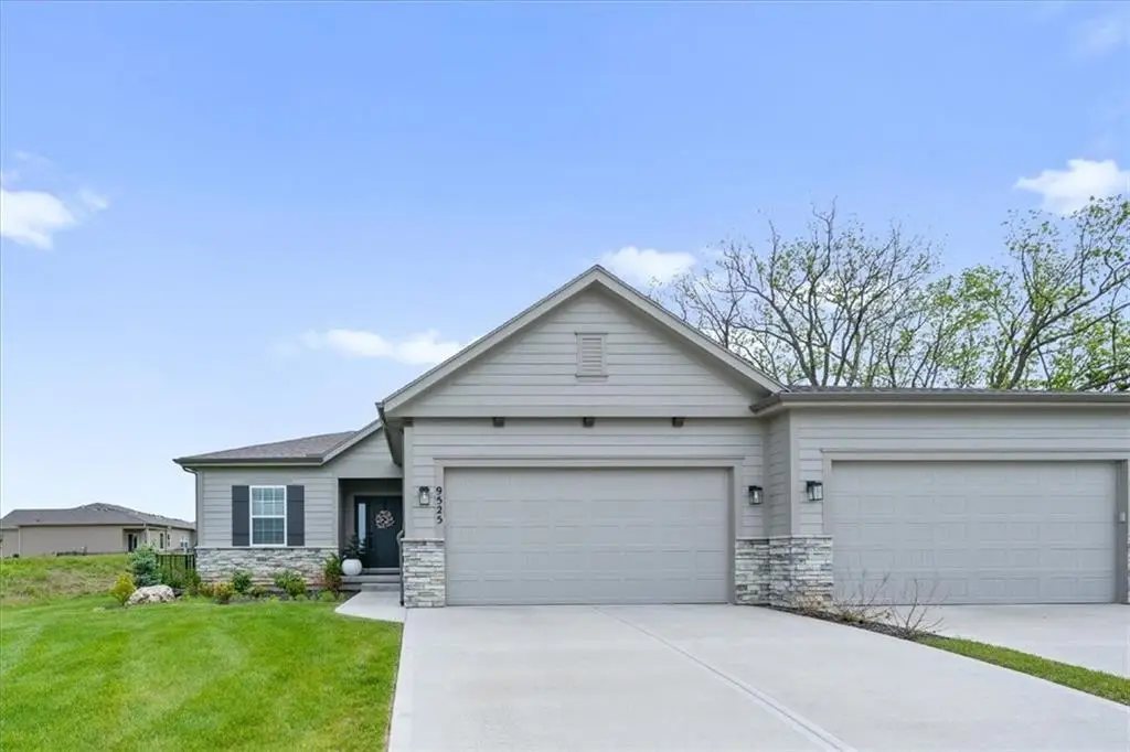 9525 Shady Bend Road, Lenexa, KS 66227 - #1