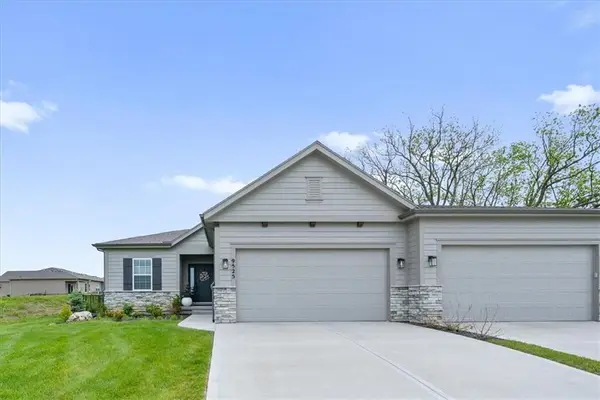 9525 Shady Bend Road, Lenexa, KS 66227