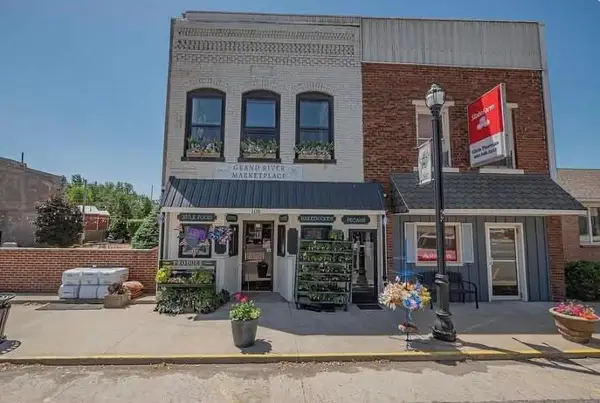 108 E Broadway Street, Brunswick, MO 65236