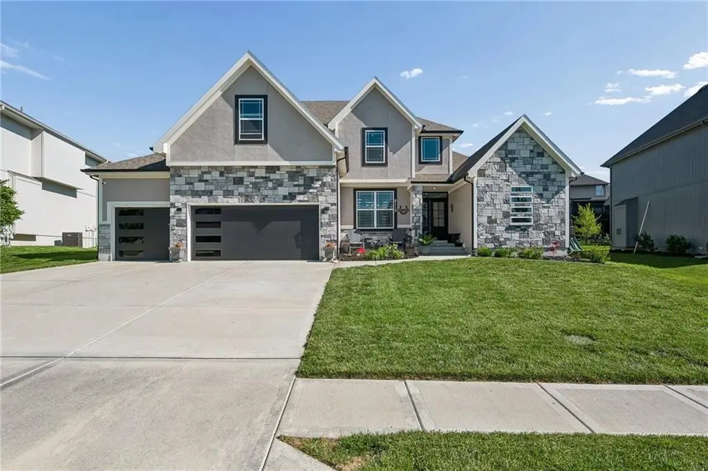 8112 NW 90th Street, Kansas City, MO 64153 - #1