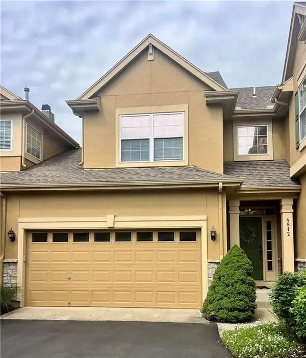 4812 W 159th Terrace, Overland Park, KS 66085