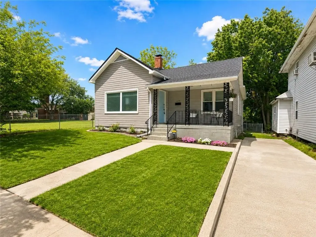 109 Broad Street, Warrensburg, MO 64093 - #1