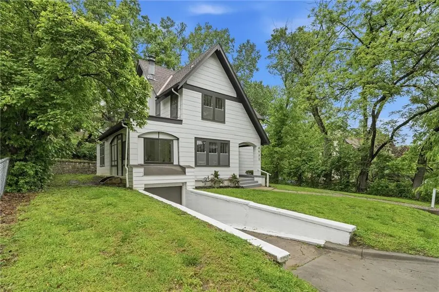 4932 Troostwood Road, Kansas City, MO 64110 - #3