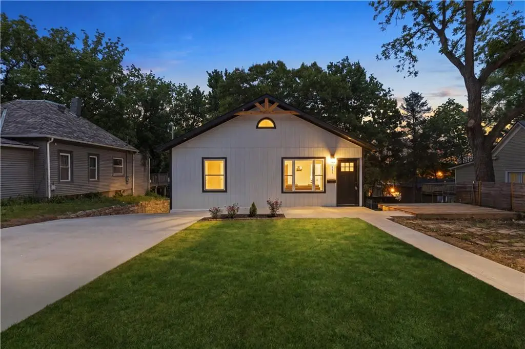 111 Emerson Avenue, Bonner Springs, KS 66012 - #1