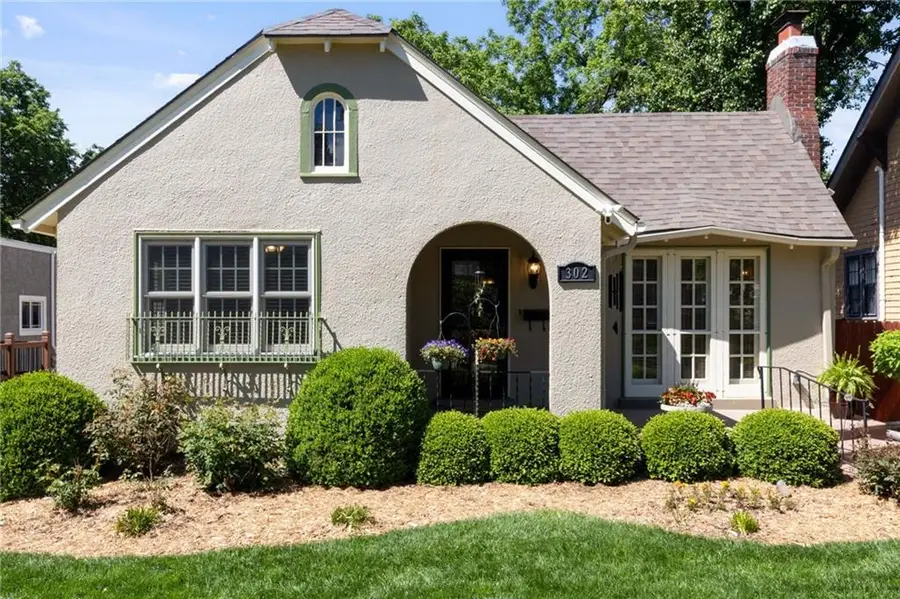 302 E 66th Terrace, Kansas City, MO 64113 - #2