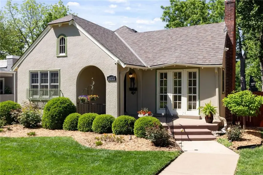 302 E 66th Terrace, Kansas City, MO 64113 - #3