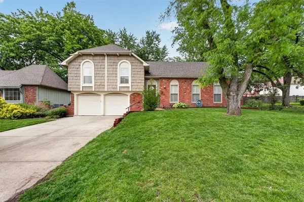 8804 W 92nd Street, Overland Park, KS 66212