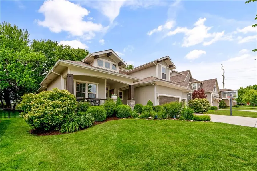 10736 S Palisade Street, Olathe, KS 66061 - #2