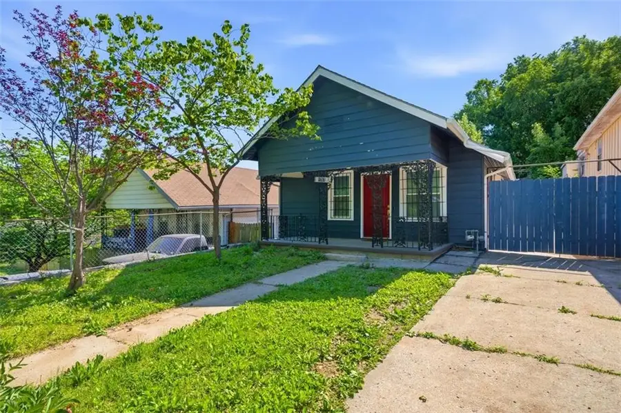 1717 Cambridge Avenue, Kansas City, MO 64126 - #2