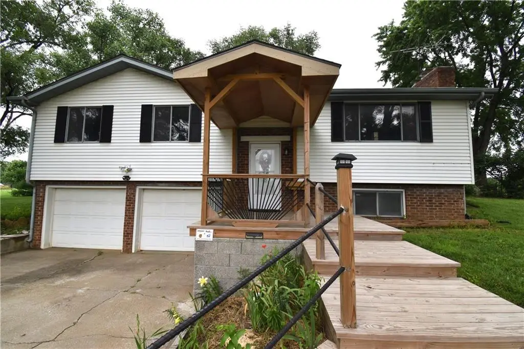 21282 Parallel Road, Tonganoxie, KS 66086 - #1