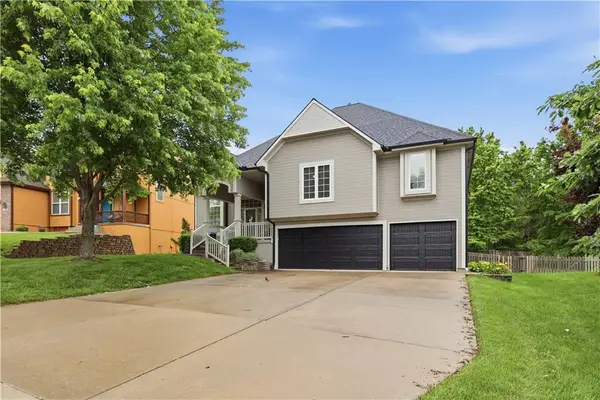 3008 Saddlewood Drive, Lee's Summit, MO 64081