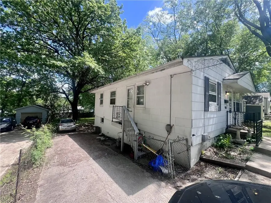 915 S Pope Avenue, Independence, MO 64050 - #2