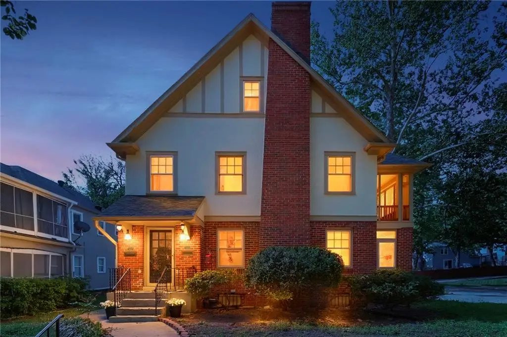 401 E 63rd Terrace, Kansas City, MO 64110 - #1