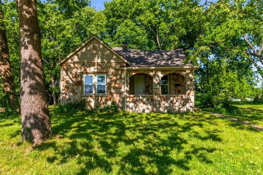 902 S Pine Street, Holden, MO 64040 - #2