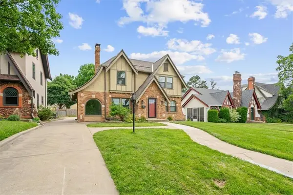 421 E Gregory Boulevard, Kansas City, MO 64131
