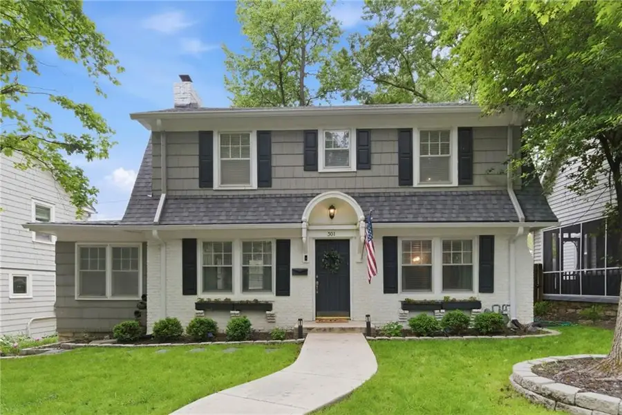 301 E 68 Terrace, Kansas City, MO 64113 - #2