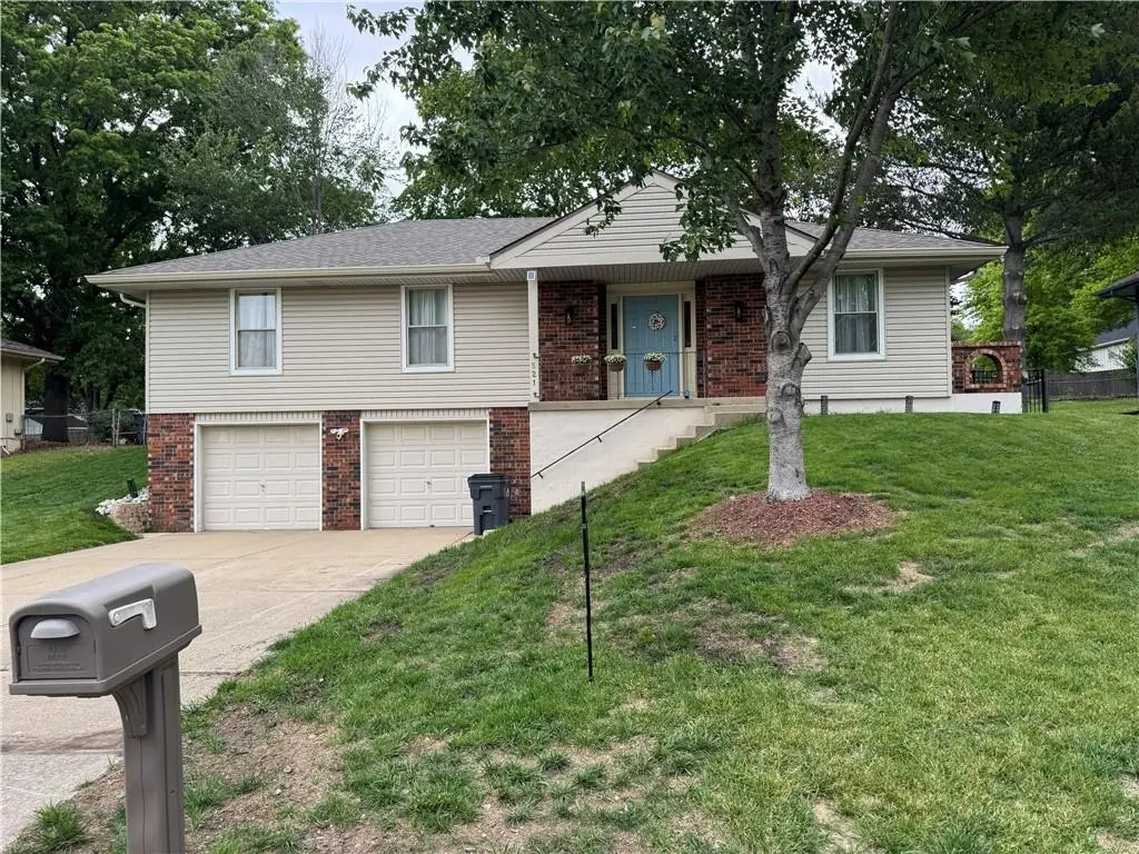 521 NW Chateau Drive, Blue Springs, MO 64014 - #1
