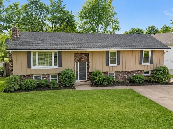8306 NW Forest Drive, Weatherby Lake, MO 64152