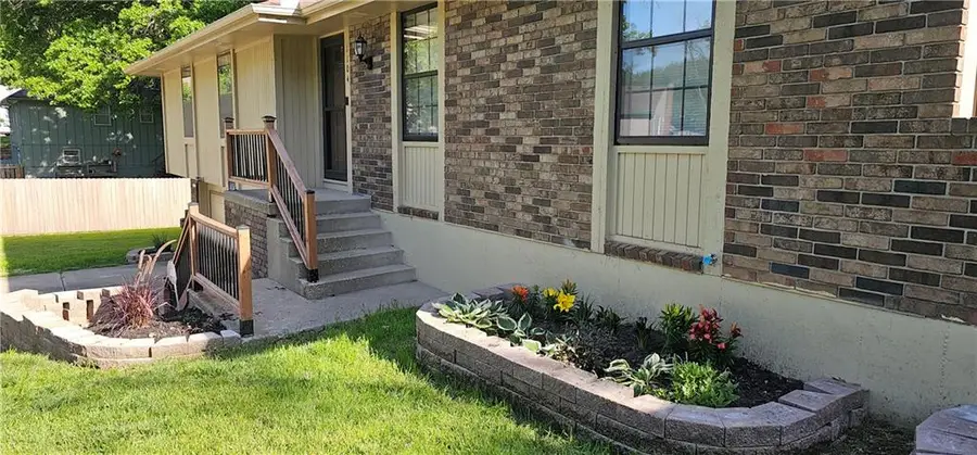 1104 SW Mic-o-say Drive, Blue Springs, MO 64015 - #2