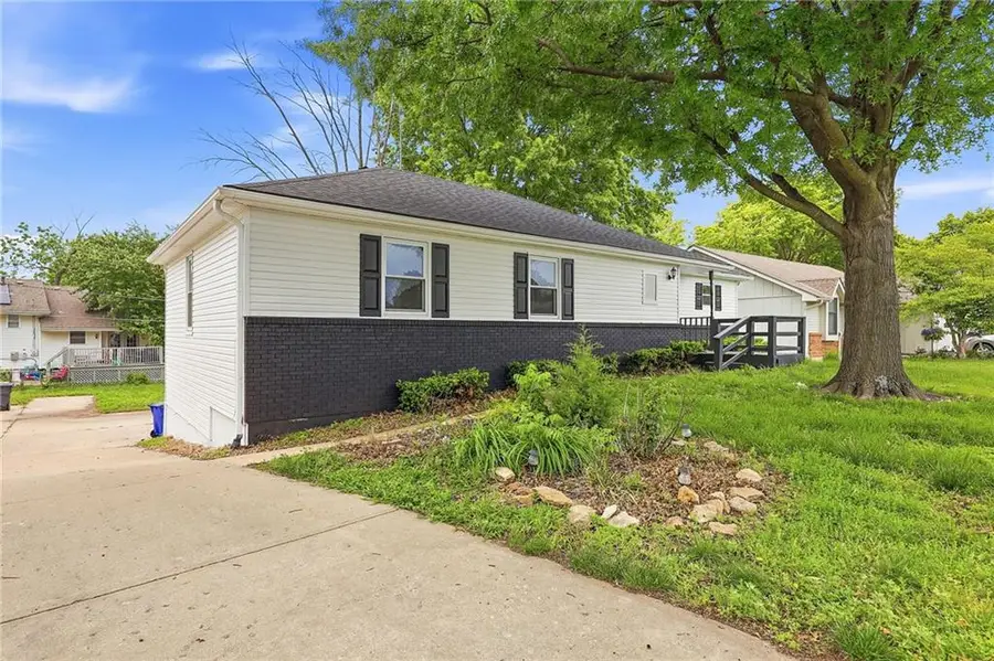 1725 S Kiowa Drive, Olathe, KS 66062 - #3