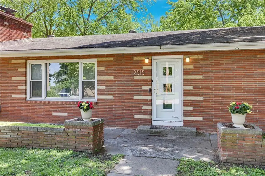 2315 NE 37th Terrace, Kansas City, MO 64116 - #2