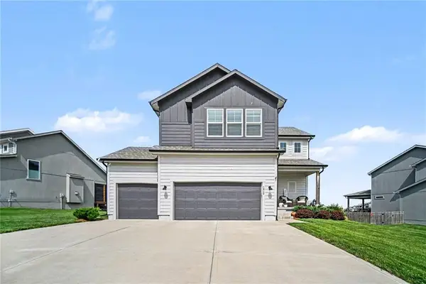 1912 SW Merryman Drive, Lee's Summit, MO 64082