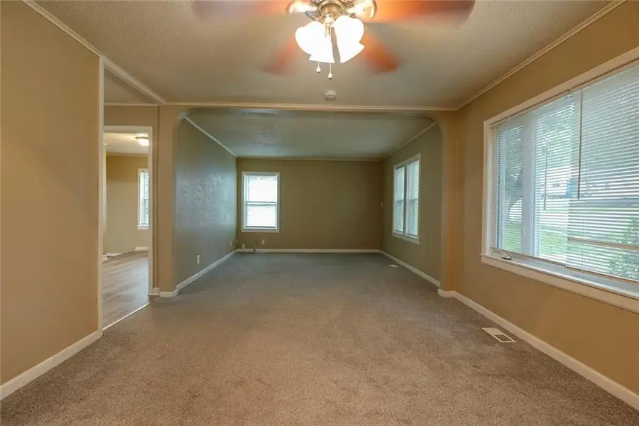 6306 E 152nd Street, Grandview, MO 64030 - #3