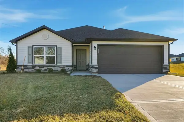 637 W Bluebird Street, Gardner, KS 66030