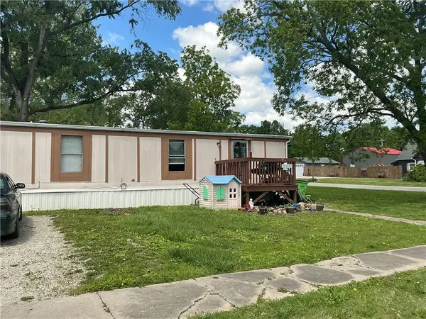 200 E 2nd Street, Pomona, KS 66076