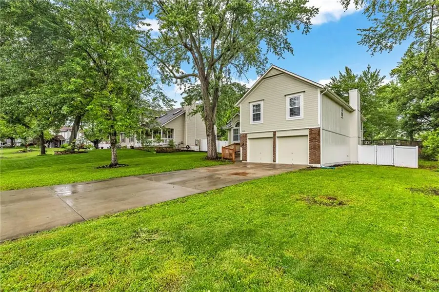 503 Sunrise Drive, Belton, MO 64012 - #2