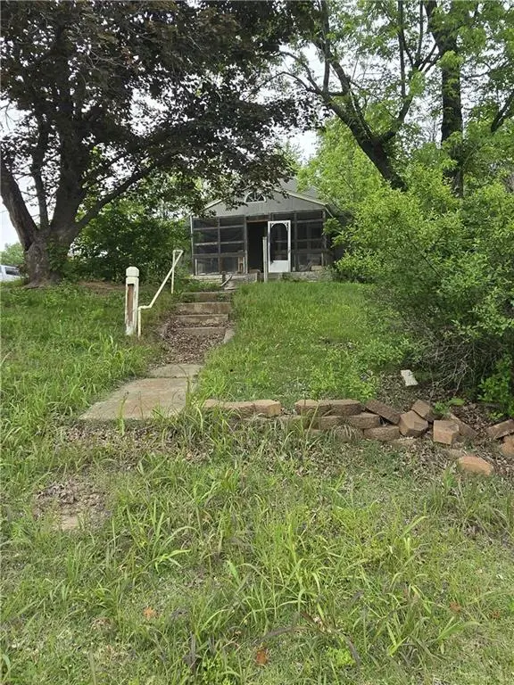 33660 W 83rd Street, De Soto, KS 66018