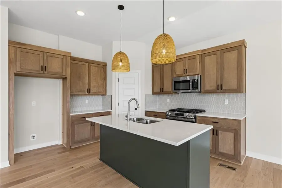 12172 Emerald Street, Olathe, KS 66061 - #3