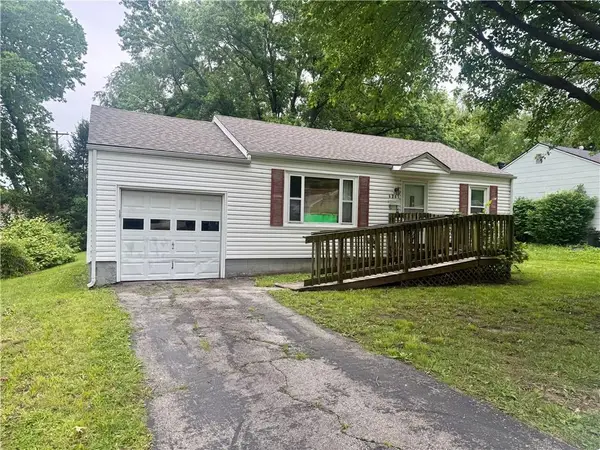 6741 Barton Drive, Shawnee, KS 66203