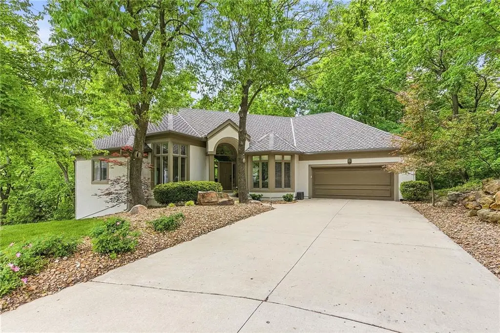 8414 Vista Circle, Parkville, MO 64152 - #1