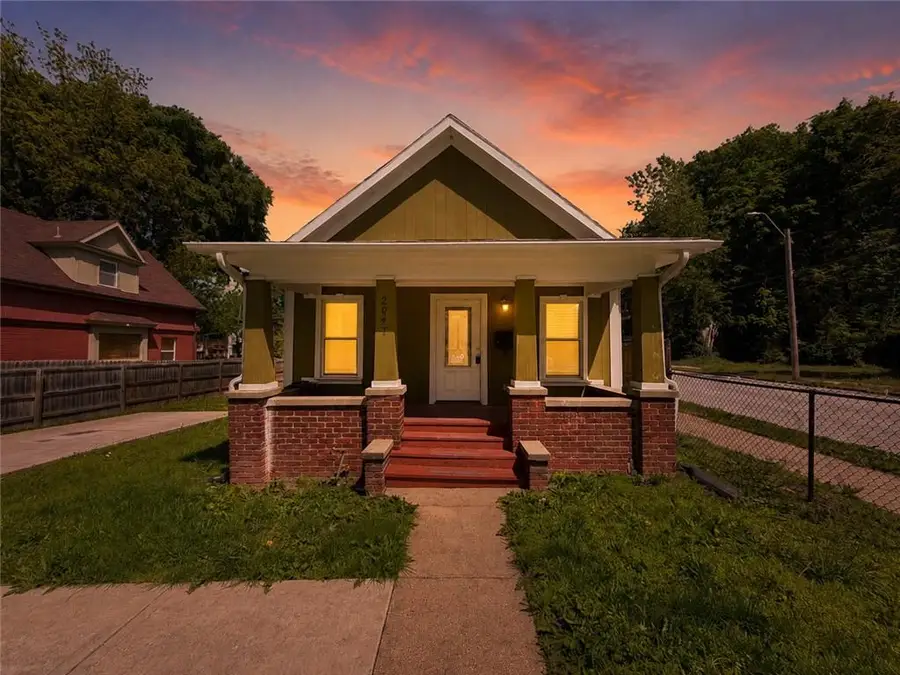 2947 Garfield Avenue, Kansas City, MO 64109 - #2