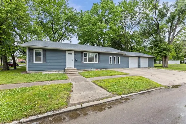 902 E Broadway Street, Iola, KS 66749