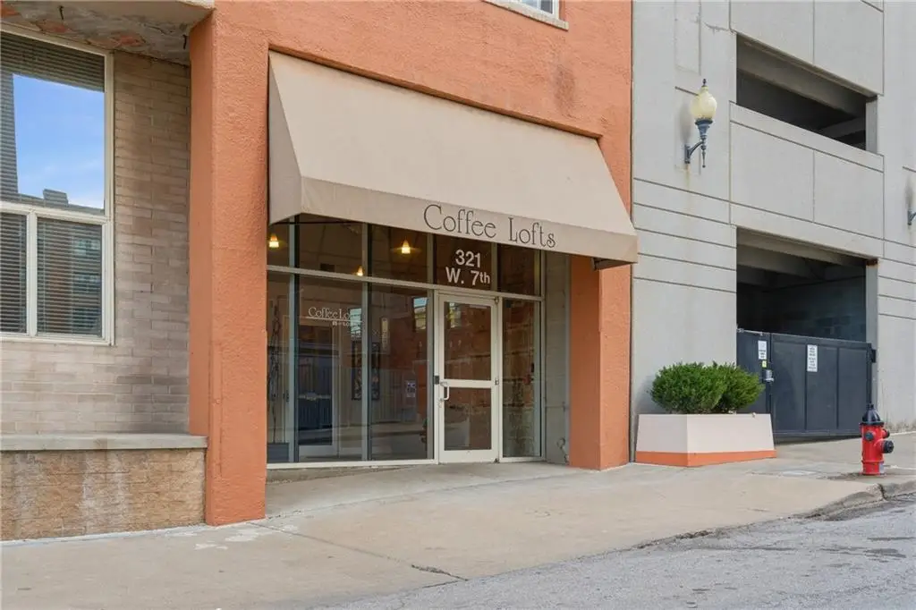 321 W 7th Street #402, Kansas City, MO 64105 - #1