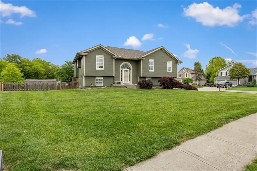 1102 E 18th Street, Kearney, MO 64060 - #2