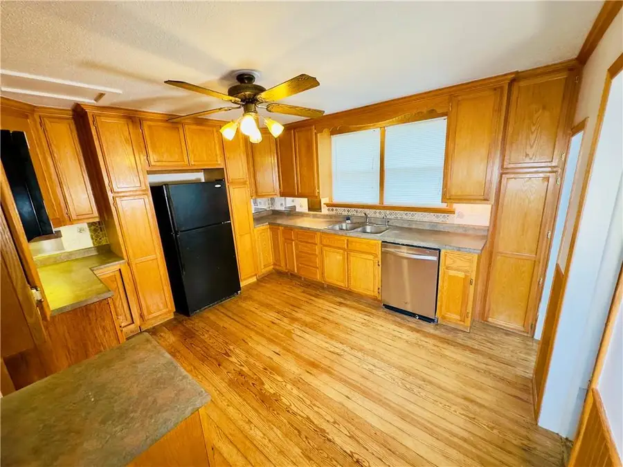 409 W Miller Street, Appleton City, MO 64724 - #3