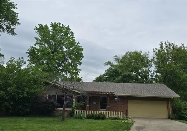 9110 W 104th Terrace, Overland Park, KS 66212