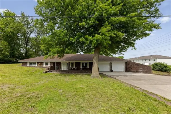 403 N Johnson Drive, Odessa, MO 64076