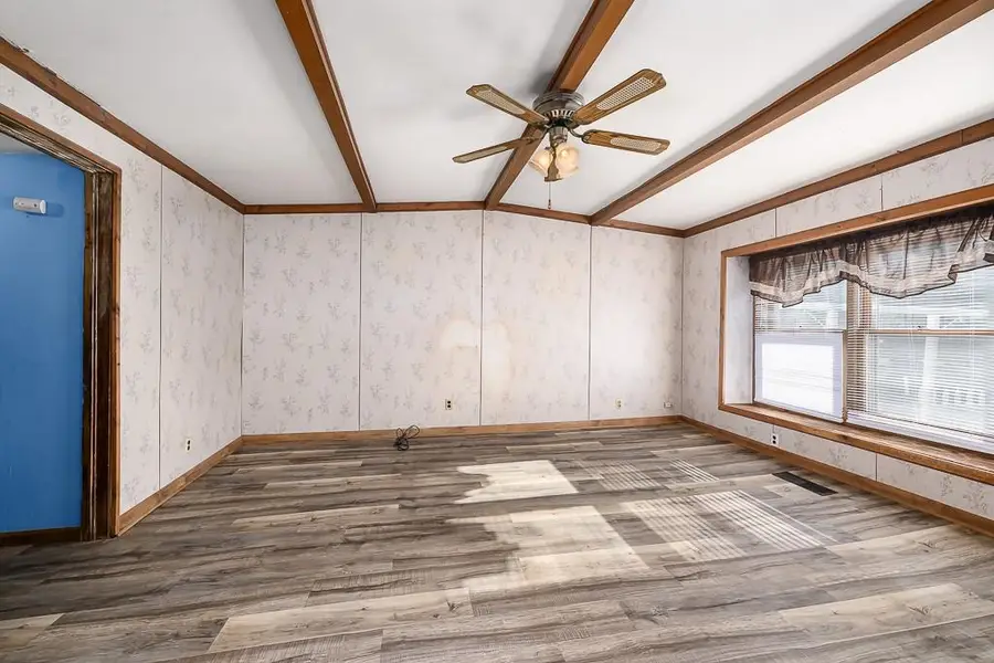 124 Gould Street, Tonganoxie, KS 66086 - #3