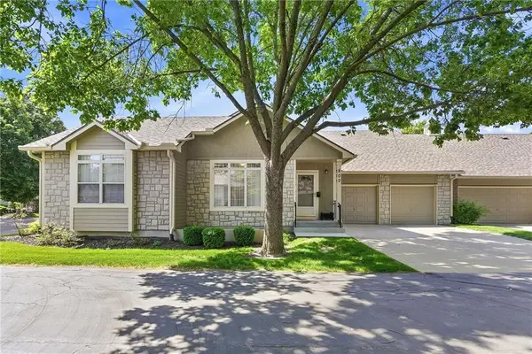 15732 S Sunset Drive #800, Olathe, KS 66062