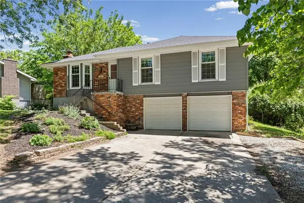 1808 SE Manor Place, Blue Springs, MO 64014