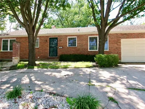 8308 State Line Road, Leawood, KS 66206