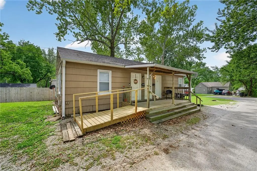 1921 S Ash Avenue, Independence, MO 64052 - #1