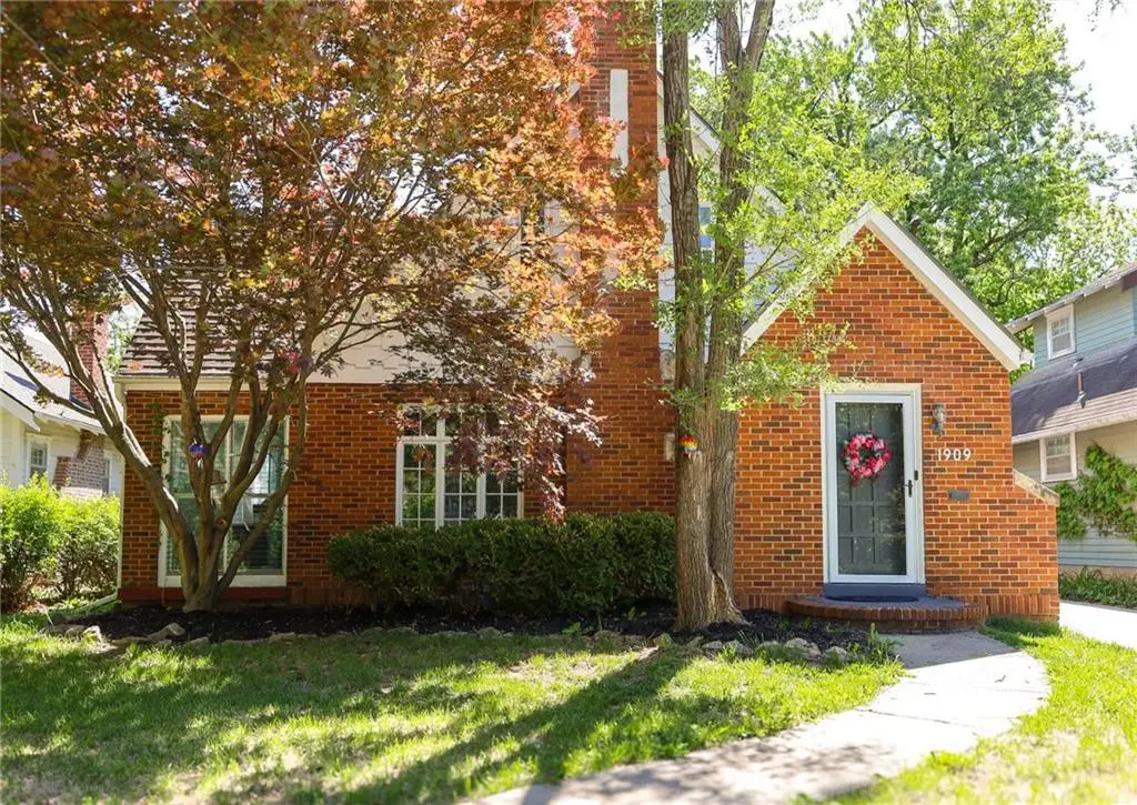 1909 Lovers Lane, Saint Joseph, MO 64505 - #1