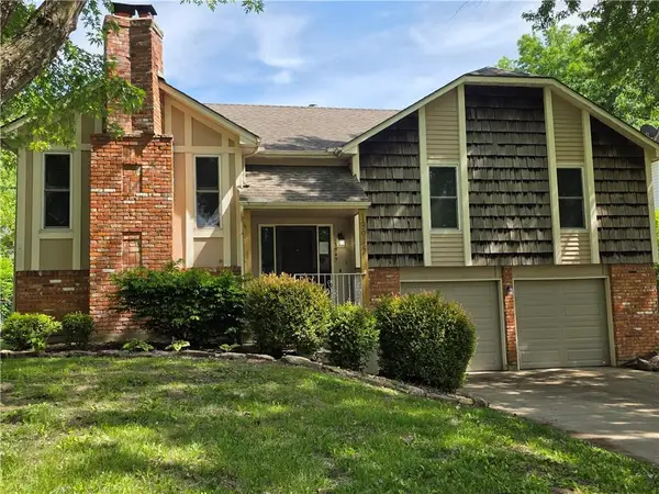 13945 S Summertree Lane, Olathe, KS 66062