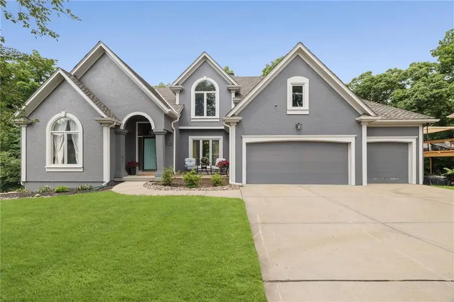 5812 Manor Lane, Parkville, MO 64152 - #2