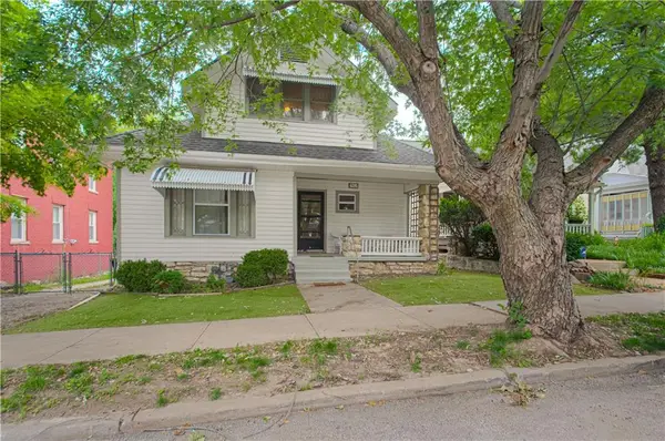 4215 Oak Street, Kansas City, MO 64111